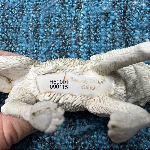 Terra by Battat Wolf Figure in White Grey - Picture 8 of 10